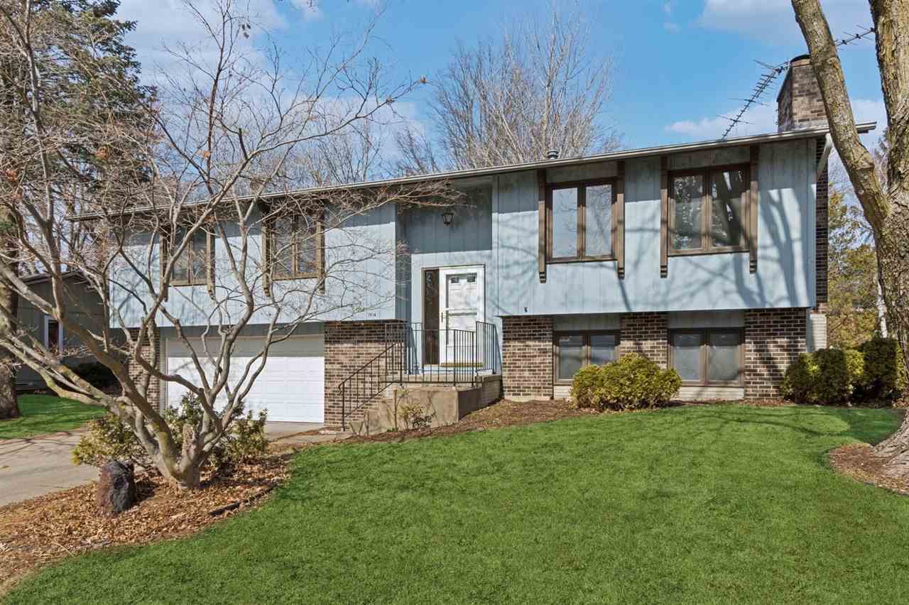 1914 Calvin Ave  Iowa City IA 52246 photo