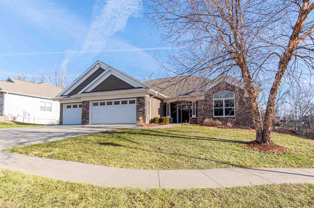 Property Photo: 1660 Linden Ln IA 52317