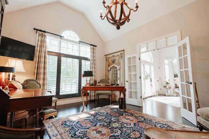 Property Photo: 8634 Briarose Court IN 47630