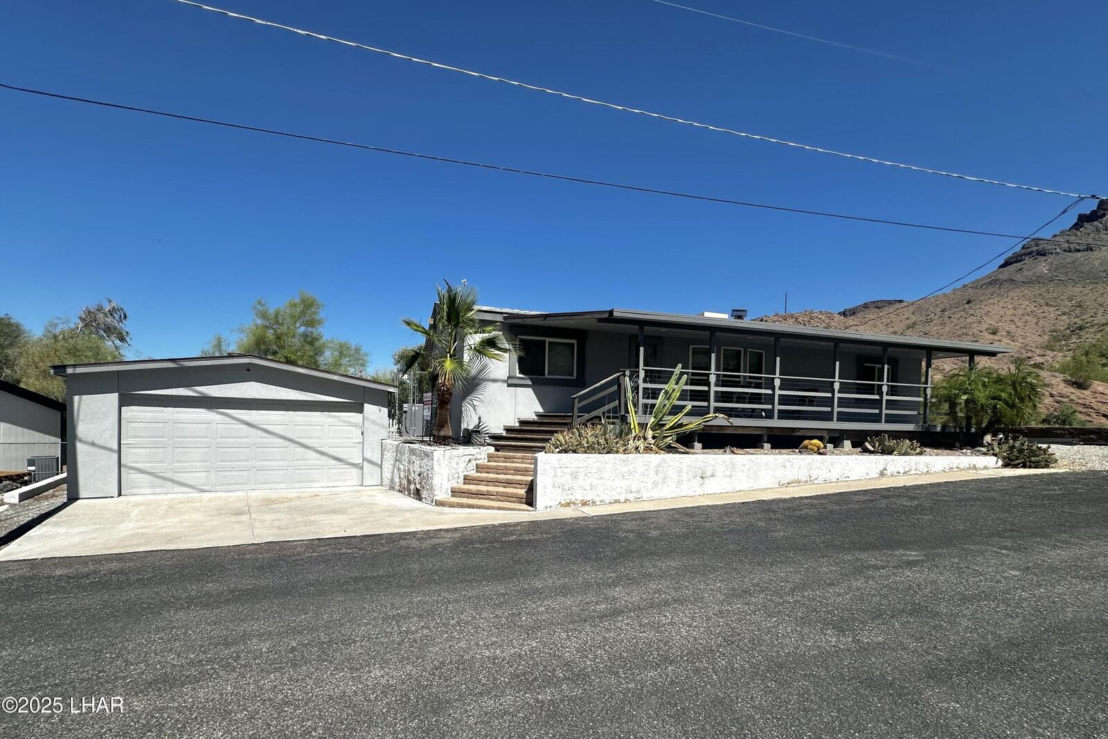 Property Photo: 2889 Hillcrest Dr AZ 85344