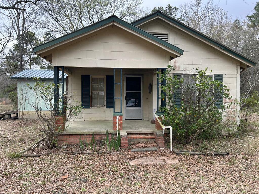 Property Photo: 476 Loving Road TX 75901