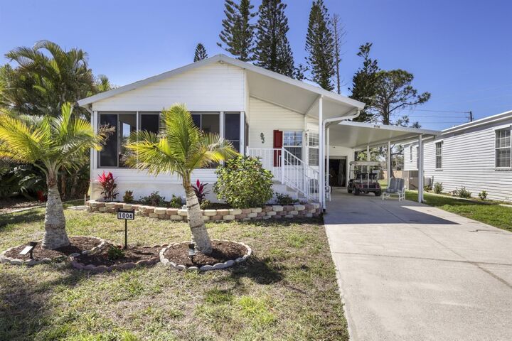 Property Photo:  2100 Kings Highway 1006  FL 33980 