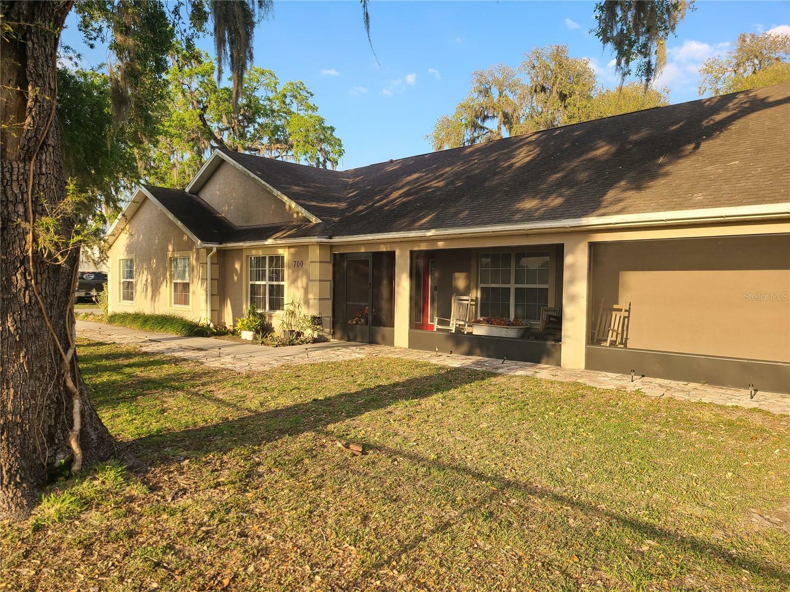 Property Photo: 700 E Park Road FL 33844