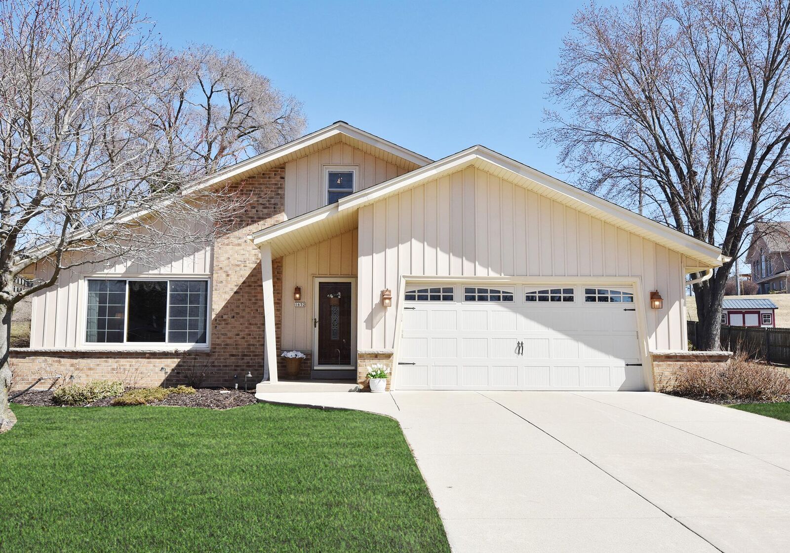 Property Photo:  1652 Walters Dr  WI 53024 