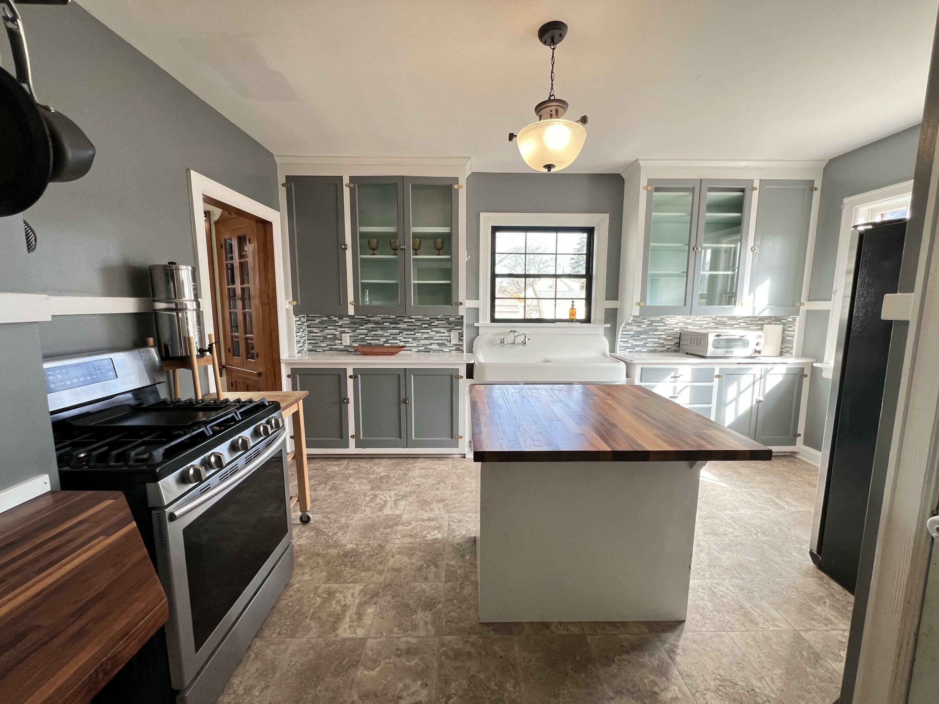 Property Photo: 823 William St WI 53402