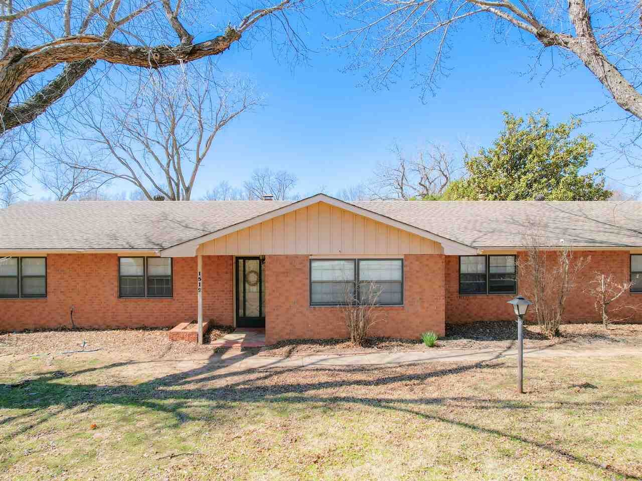 Property Photo:  1512 Meadowbrook  OK 74604 