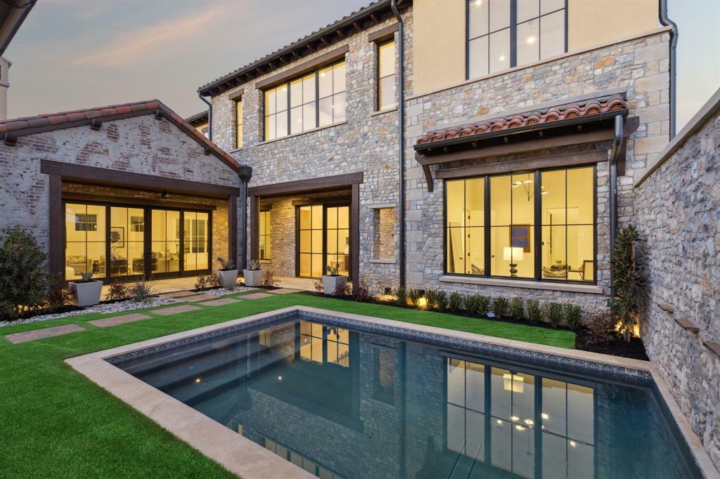 Property Photo: 12 Cardona Drive TX 76262