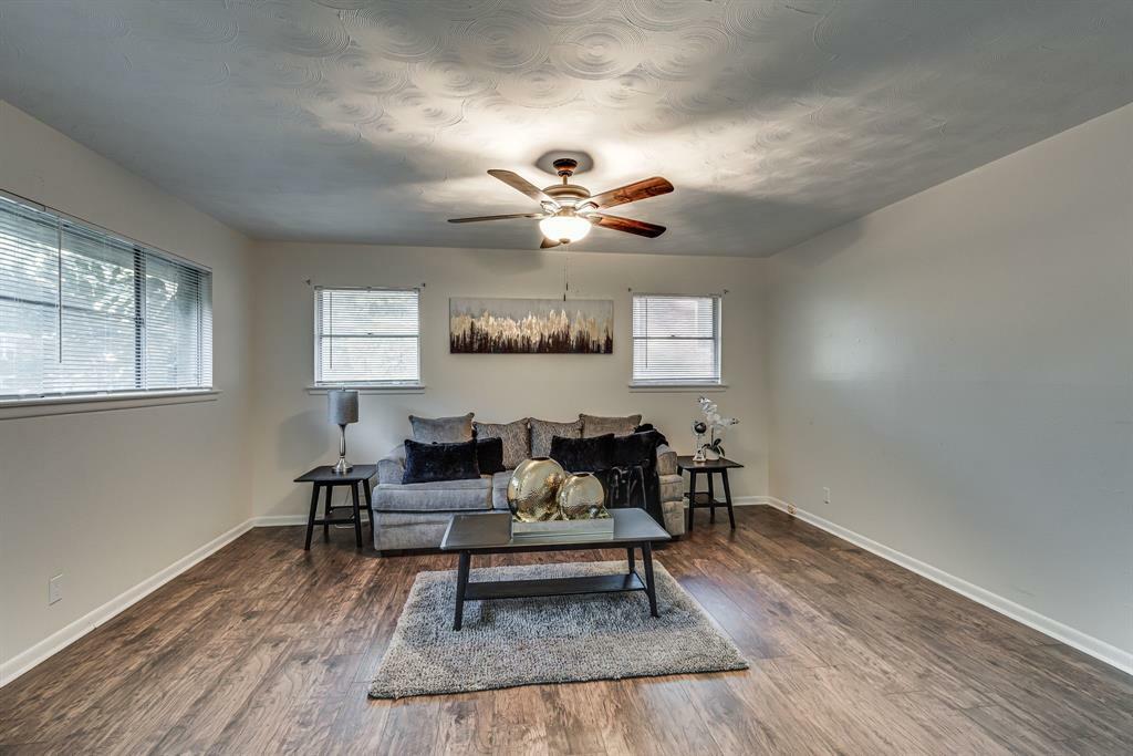 Property Photo: 3511 Burlingdell Avenue TX 75211