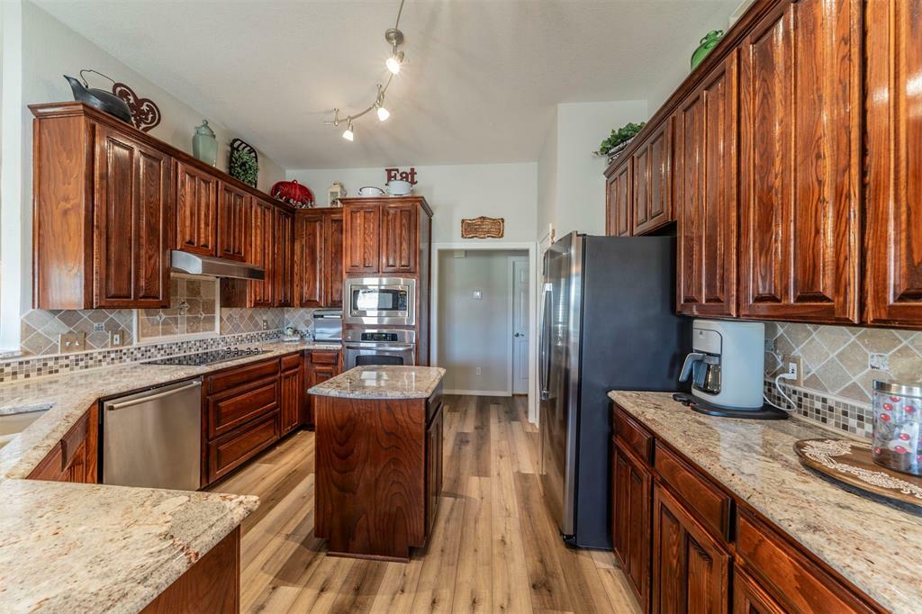 Property Photo: 11621 Willow Springs Road TX 76052