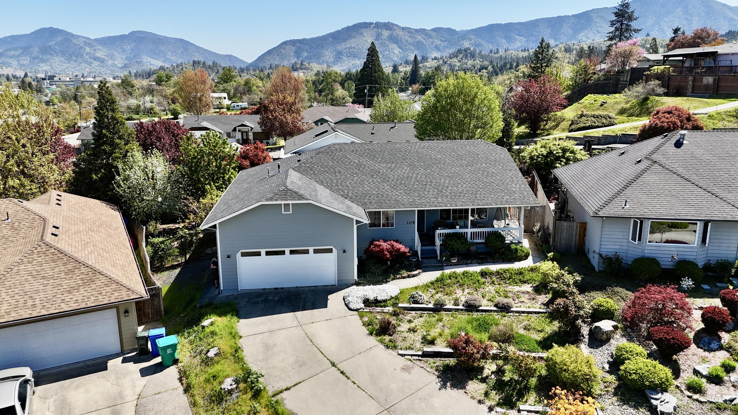 109 Shoemaker Way  Grants Pass OR 97527 photo