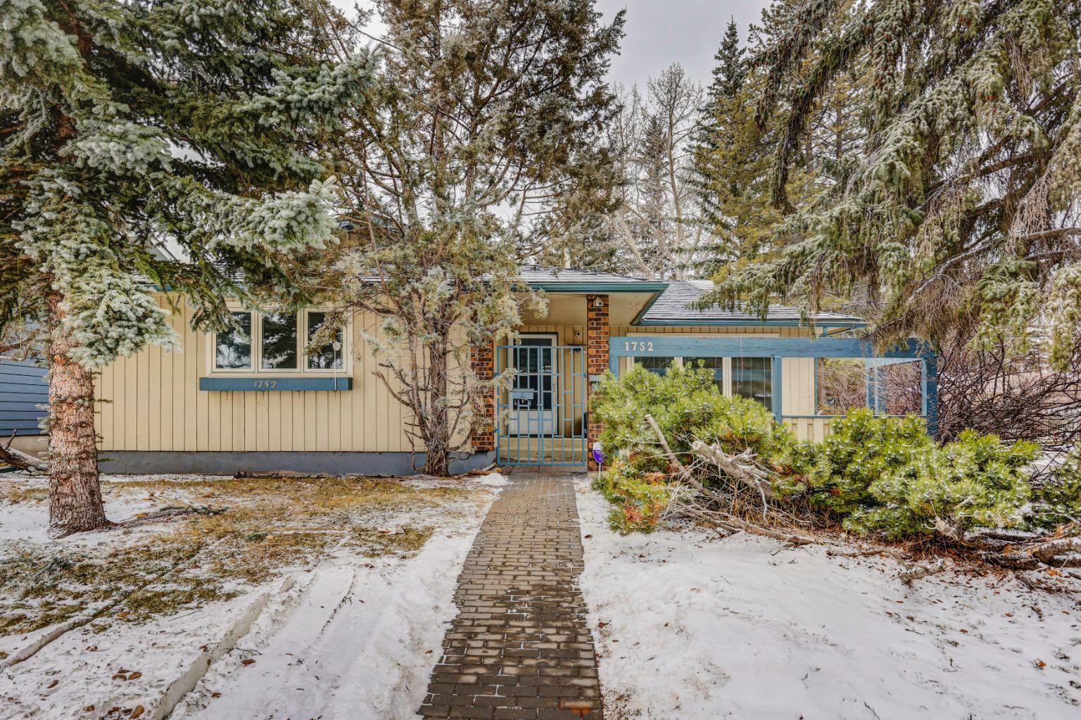 Property Photo: 1752 Lake Bonavista Drive SE AB T2J 3B6