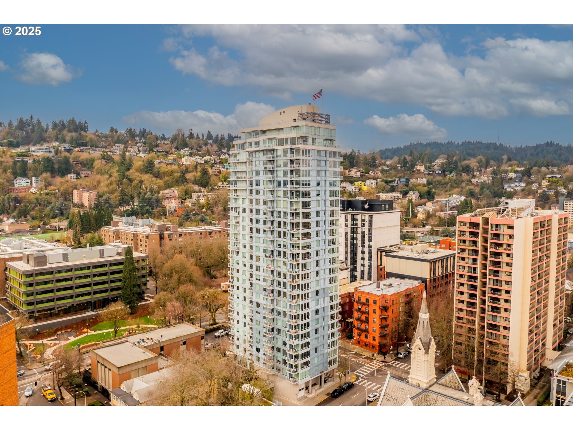 Property Photo:  1500 SW 11th Ave 206  OR 97201 