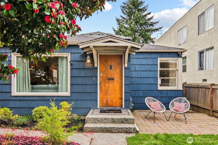 Property Photo:  9221  17th Avenue SW  WA 98106 