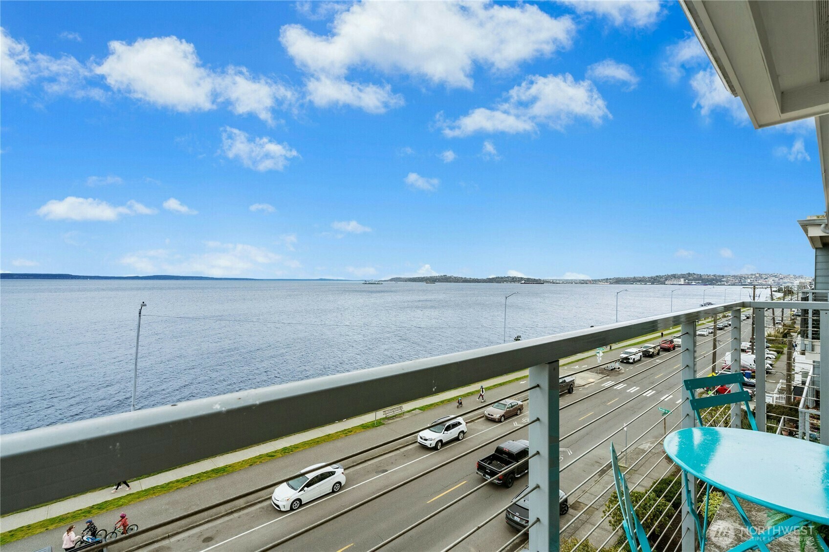 Property Photo: 2200 Alki Avenue SW 401 WA 98116