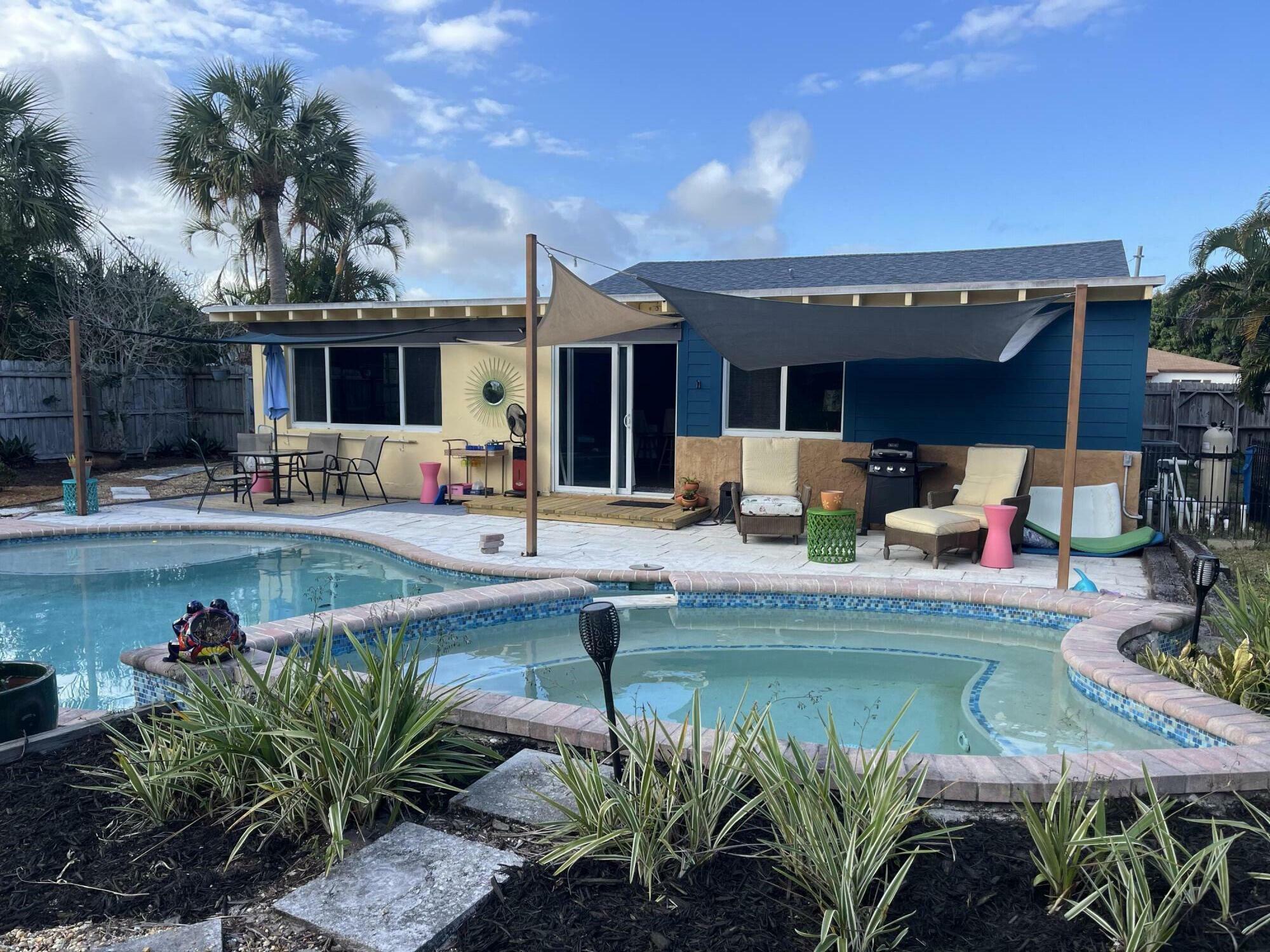 Property Photo:  262 NE 16th Street  FL 33444 