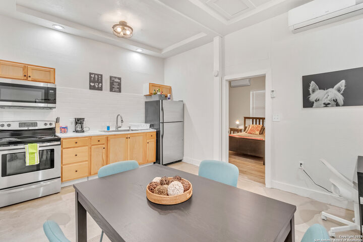 Property Photo: 1407 Leal St TX 78207