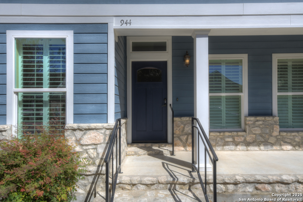 Property Photo: 944 Hudson Lane TX 78130