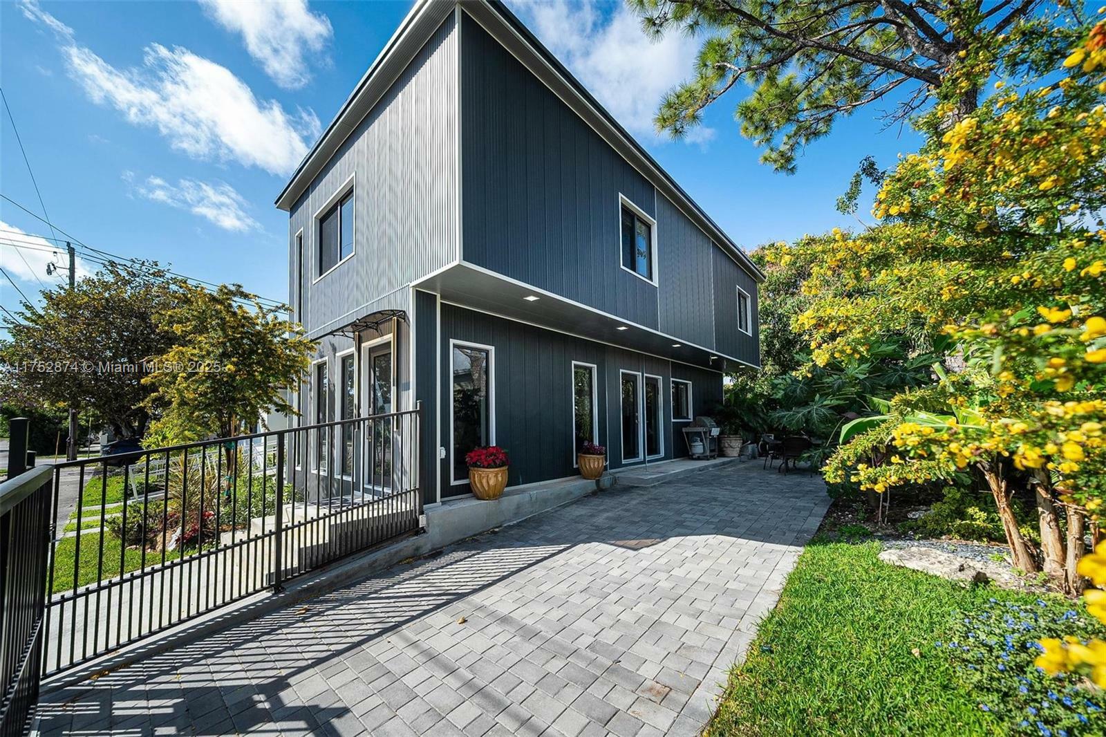 Property Photo: 2692 SW 31 Avenue FL 33133
