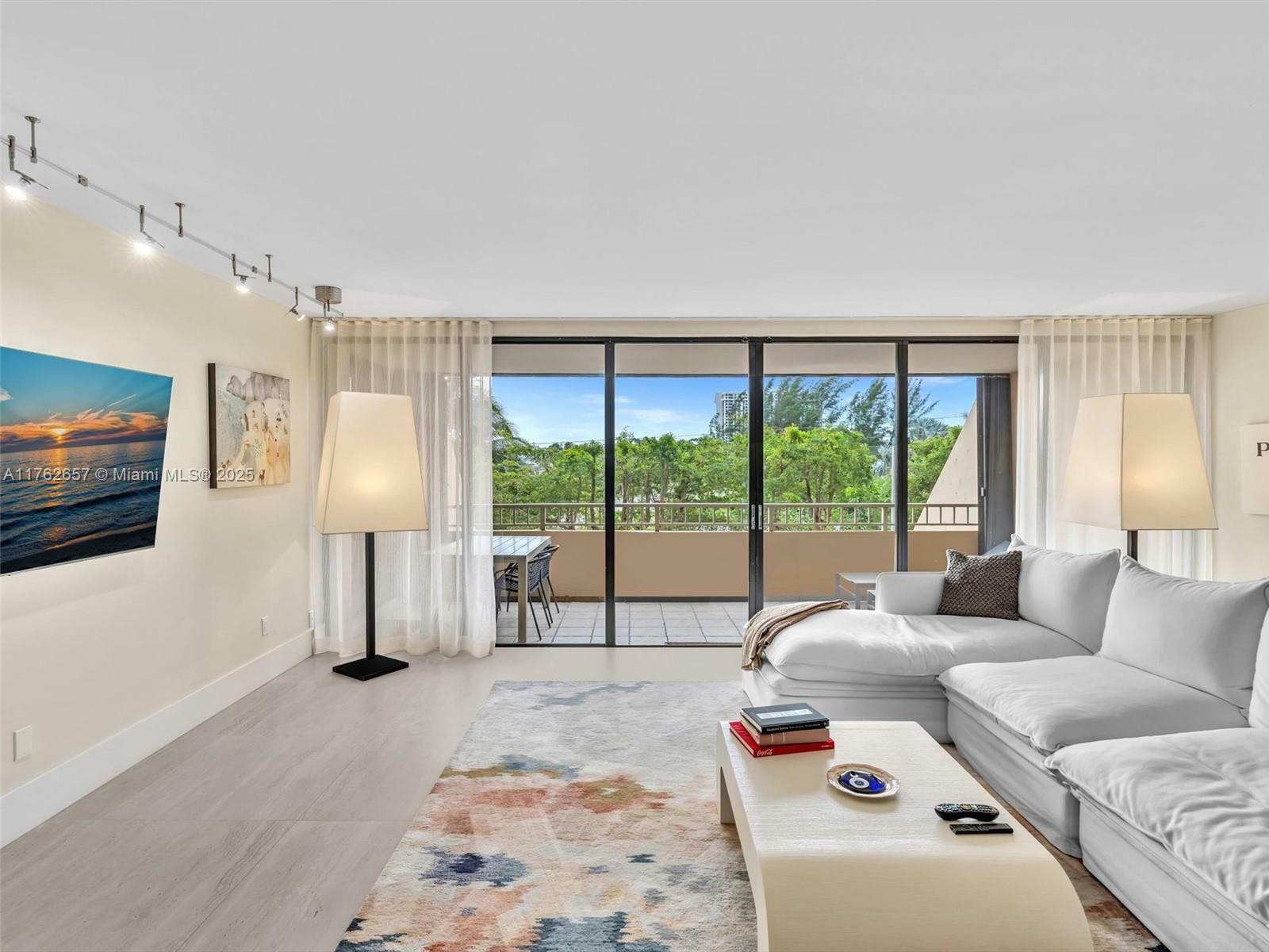 11113 Biscayne Blvd 253  Miami FL 33181 photo