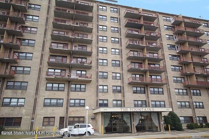 Property Photo: 1000 Clove Road 3F NY 10301