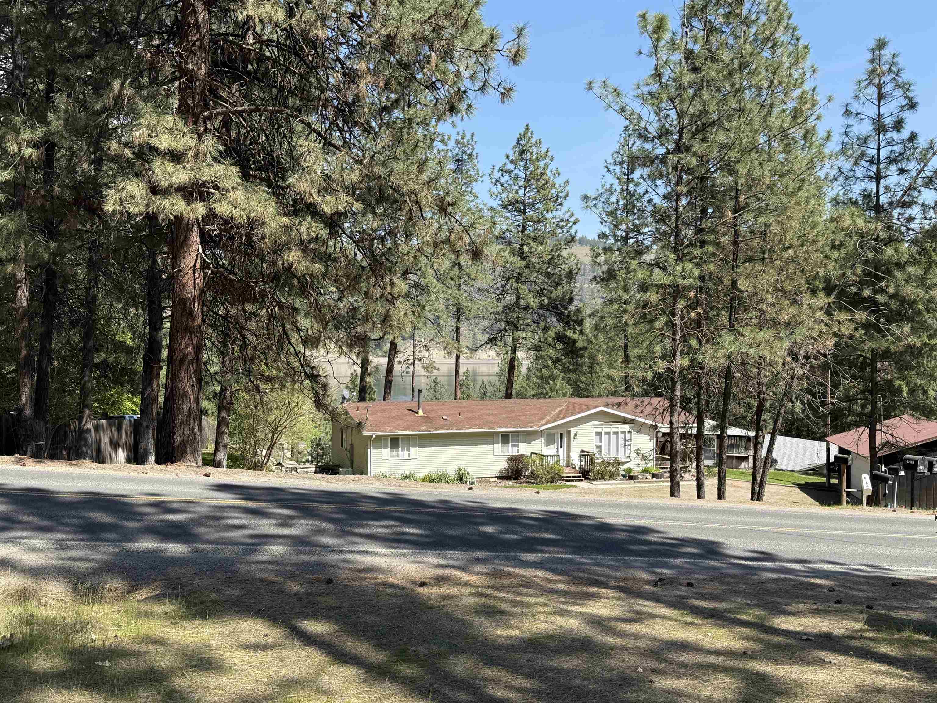 Property Photo: 42078 N Porcupine Bay Rd WA 99122