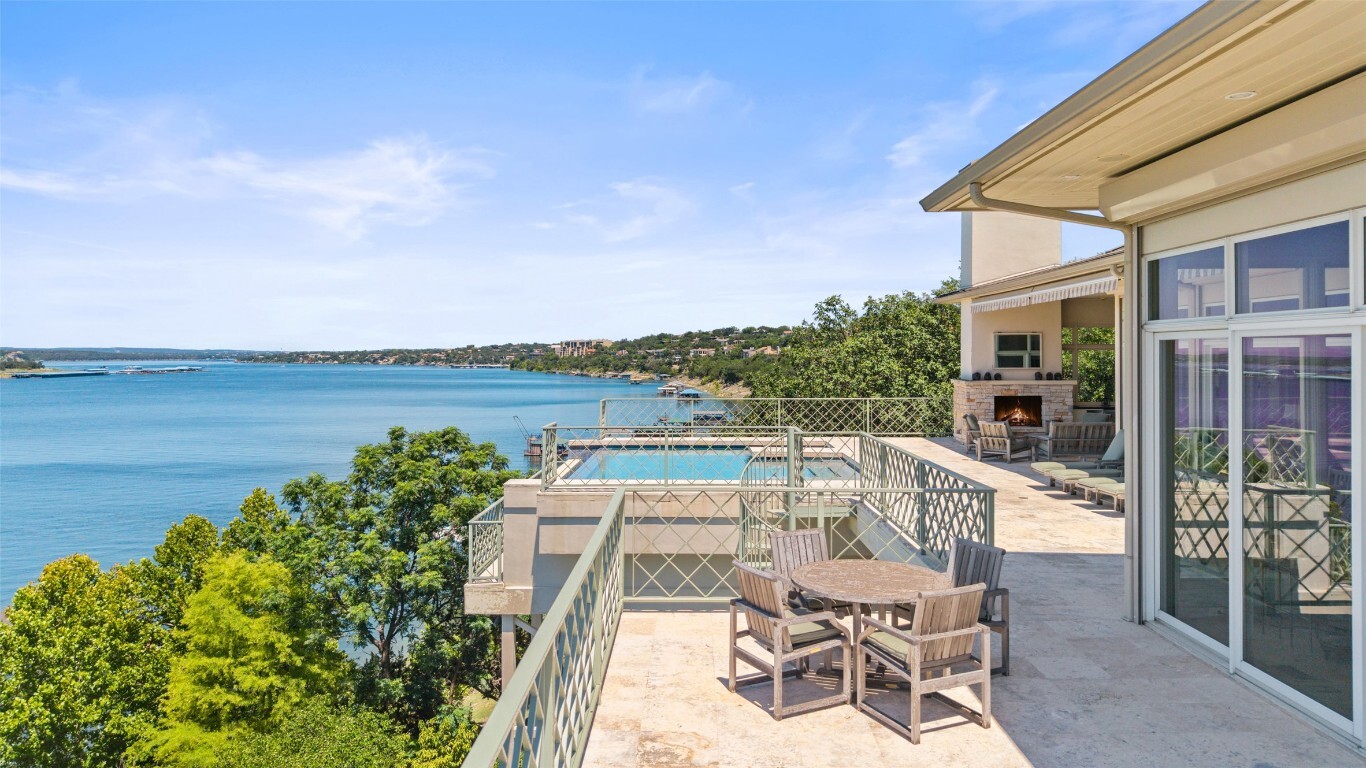 Property Photo: 715 Cutlass TX 78734