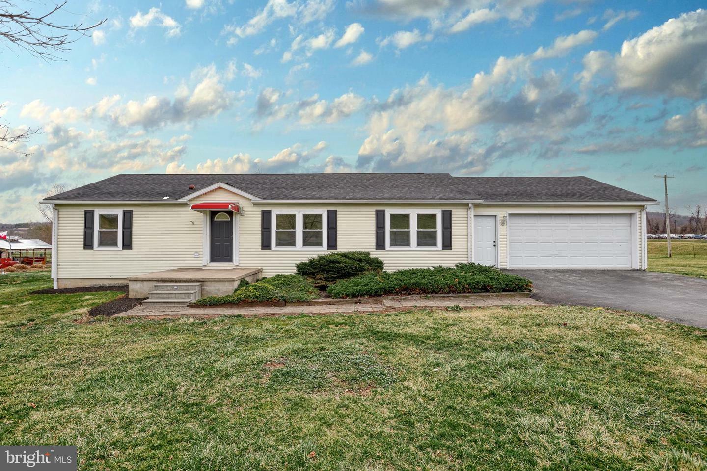 3836 Green Valley Road  Seven Valleys PA 17360 photo