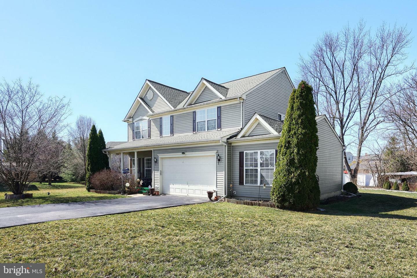 Property Photo: 1131 Pine Court PA 17408