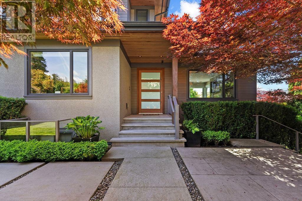 Property Photo: 990 Jefferson Avenue BC V7T 2A4