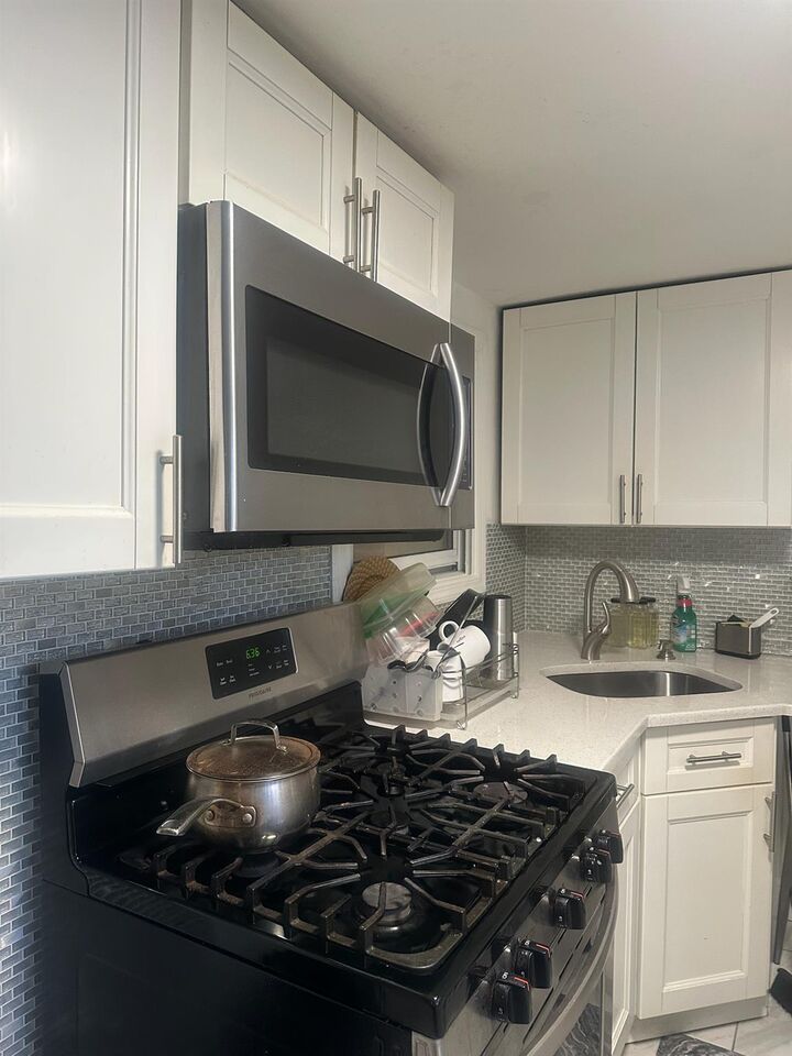 Property Photo:  225-23 Murdock Avenue  NY 11429 