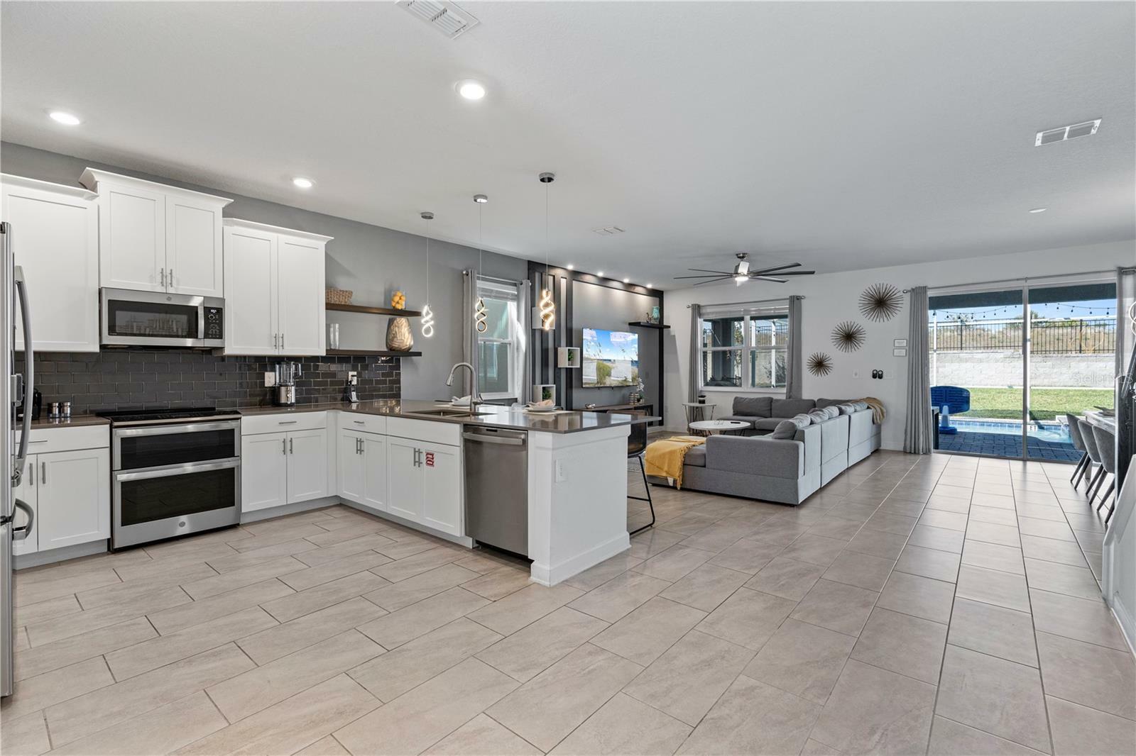 Property Photo: 9190 Sommerset Hills Drive FL 33896