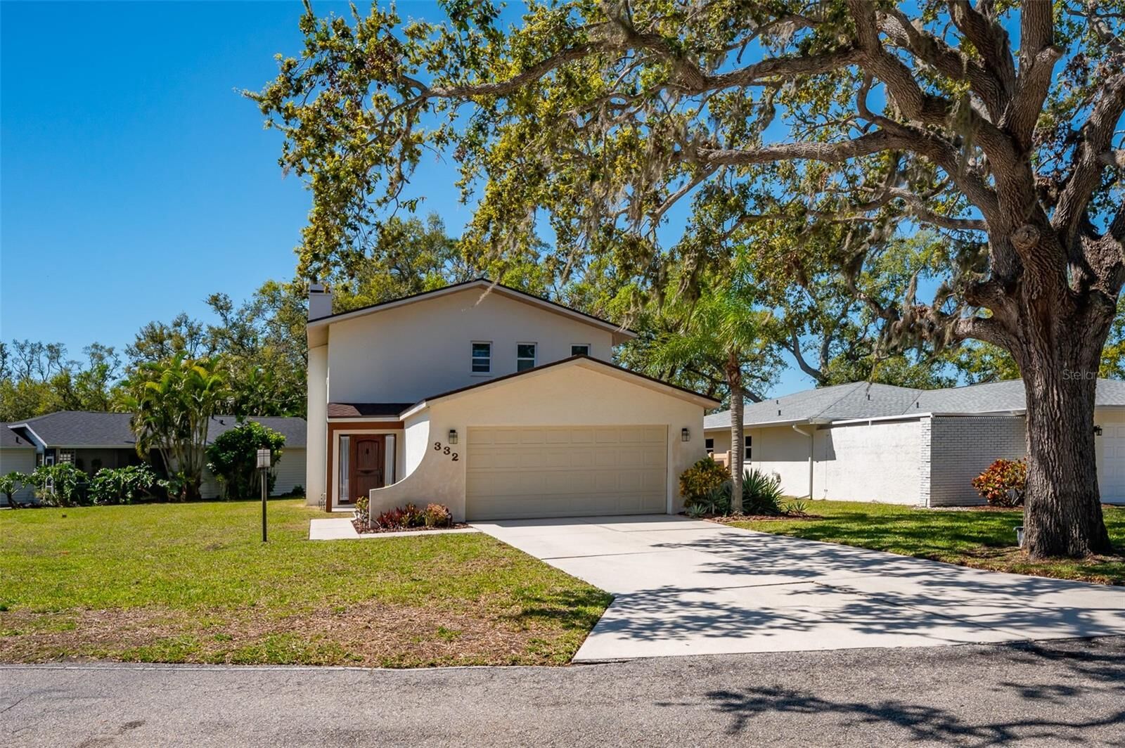 Property Photo: 332 Bearded Oaks Circle FL 34232