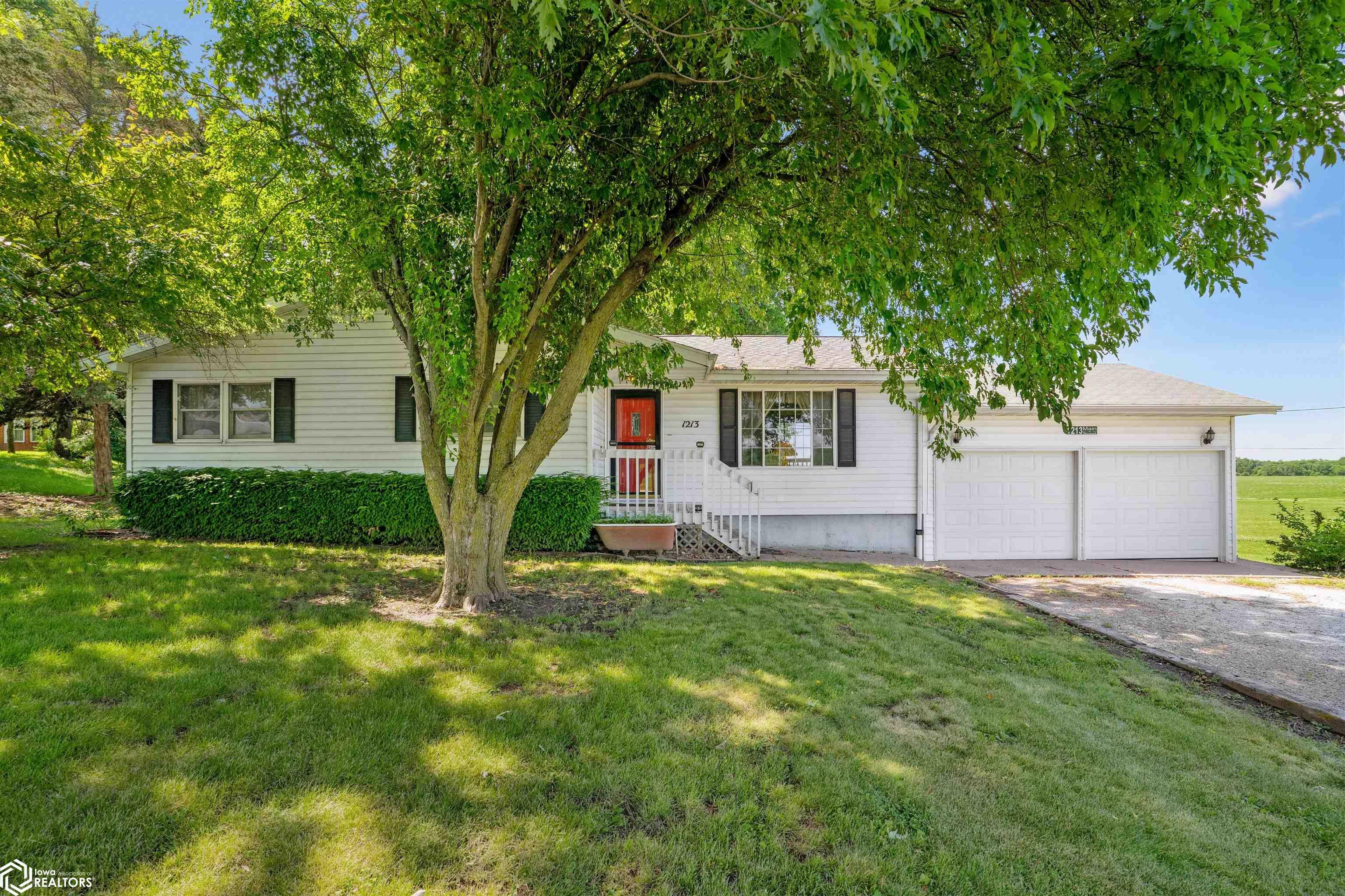 Property Photo: 1213 Main Street IA 52639