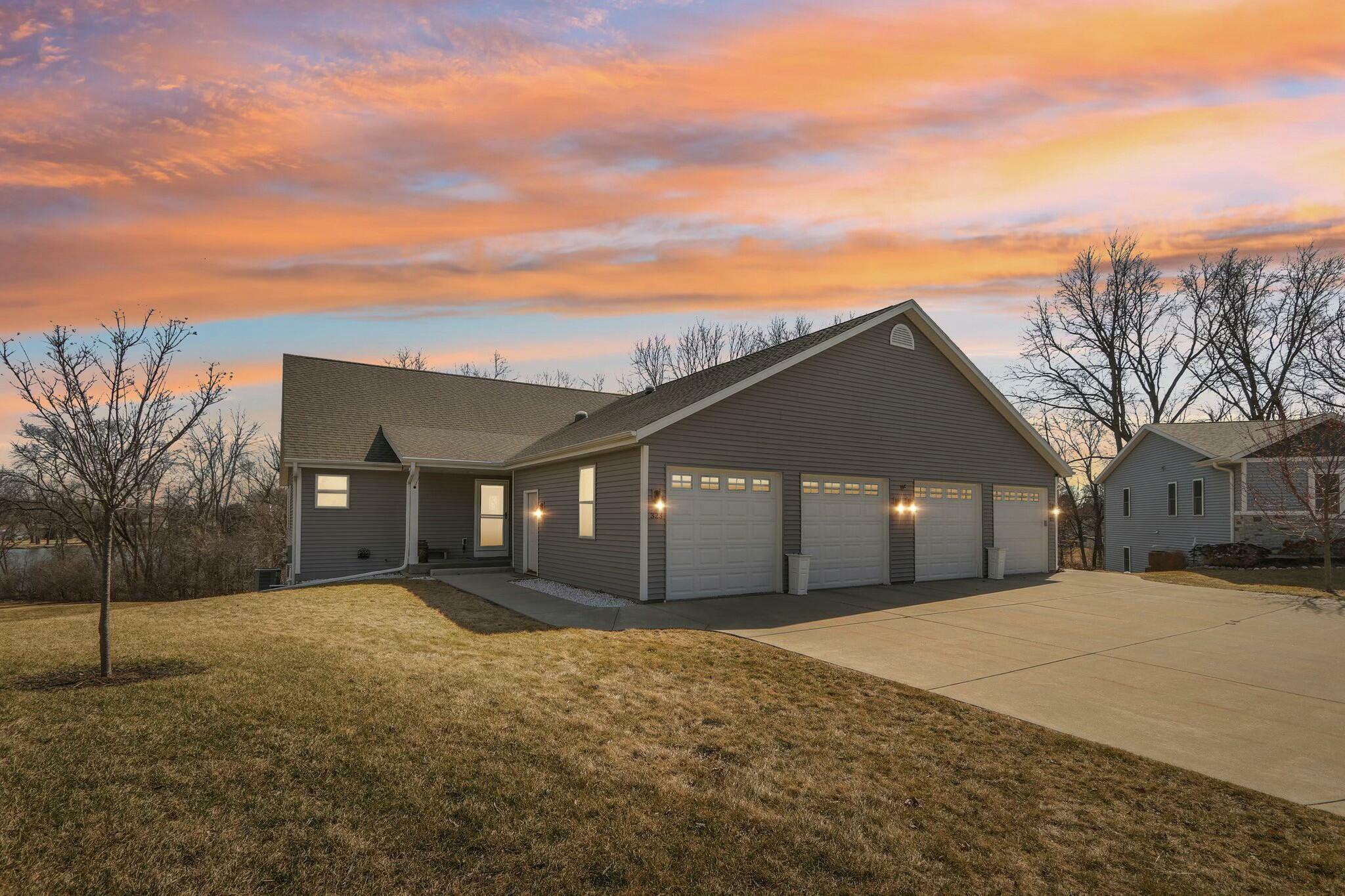 323 Creekside Ct  Watertown WI 53098 photo