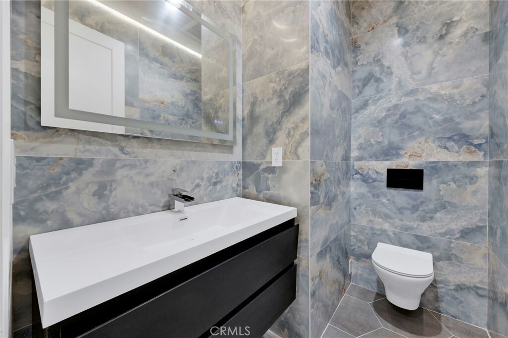 Property Photo: 72 S Oak Avenue 1 CA 91107