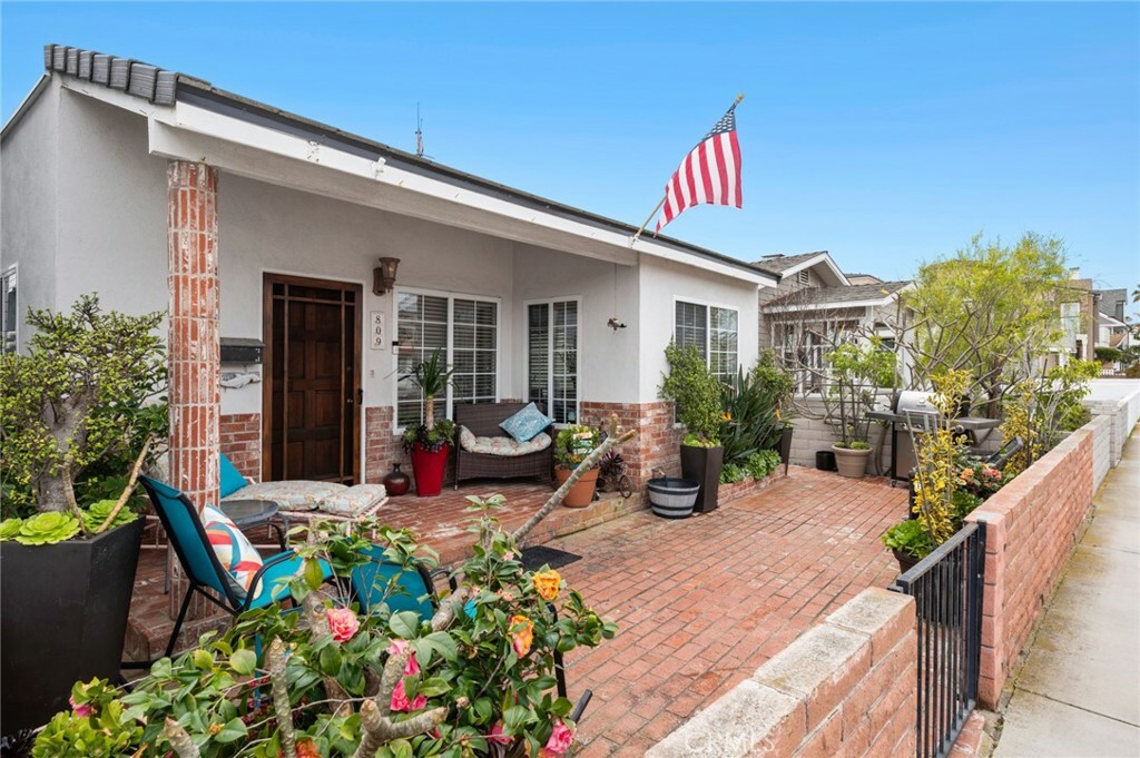 Property Photo: 809 W Balboa Boulevard CA 92661
