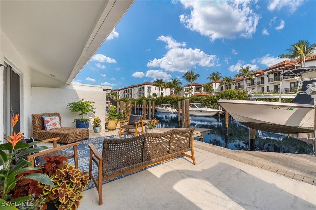 Property Photo:  1435 Curlew Avenue 3  FL 34102 