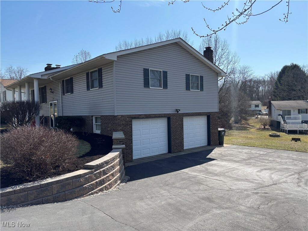 Property Photo: 1590 Coachlite Circle OH 43830