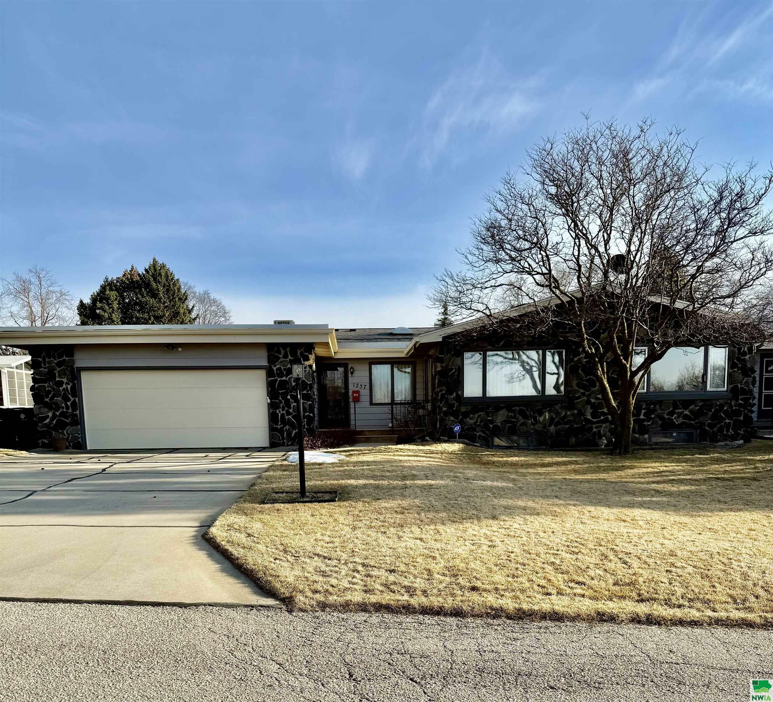 Property Photo: 1257 Hiawatha Trl IA 51104