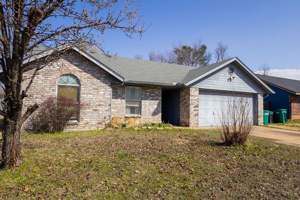 Property Photo:  2407 Sunset Drive  AR 72756 