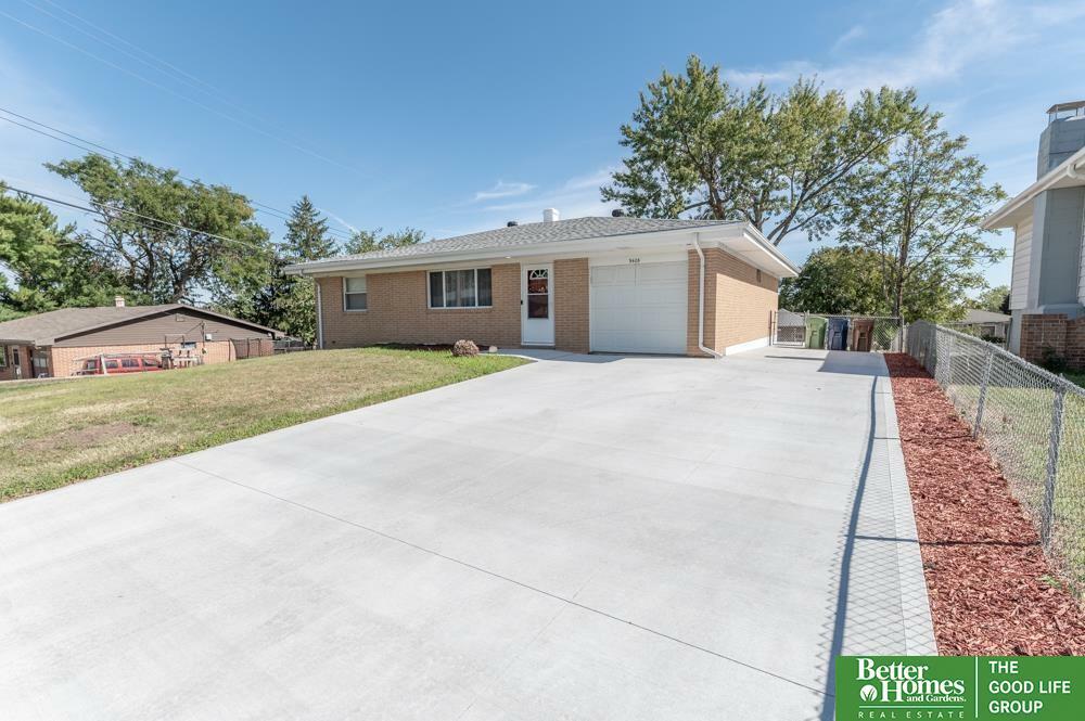 Property Photo: 9405 Briarwood Lane NE 68147