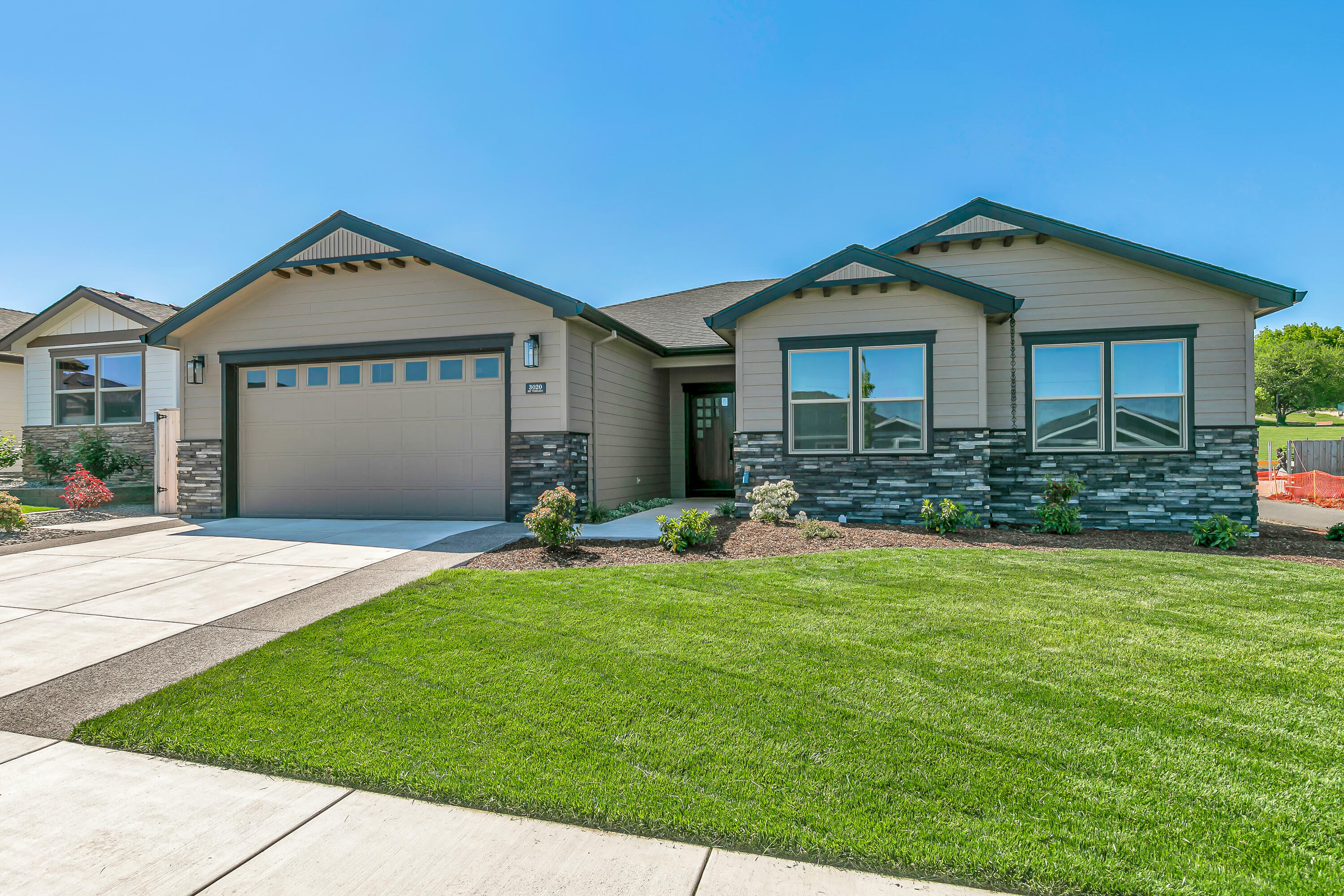 Property Photo: 3020 Mt Thielsen Drive OR 97504