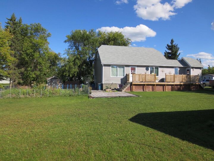Property Photo: 214 2nd Avenue W SK S0M 1M0