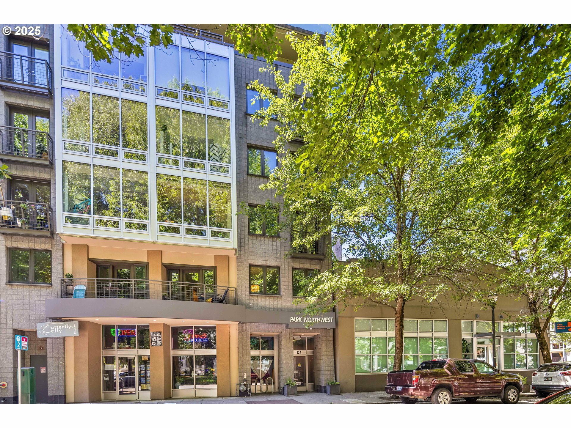Property Photo: 327 NW Park Ave 4A OR 97209