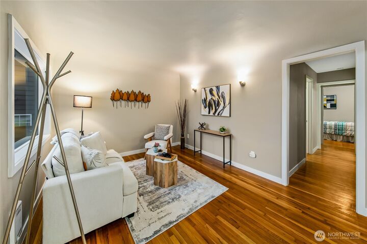Property Photo:  5606  25 Avenue SW  WA 98106 