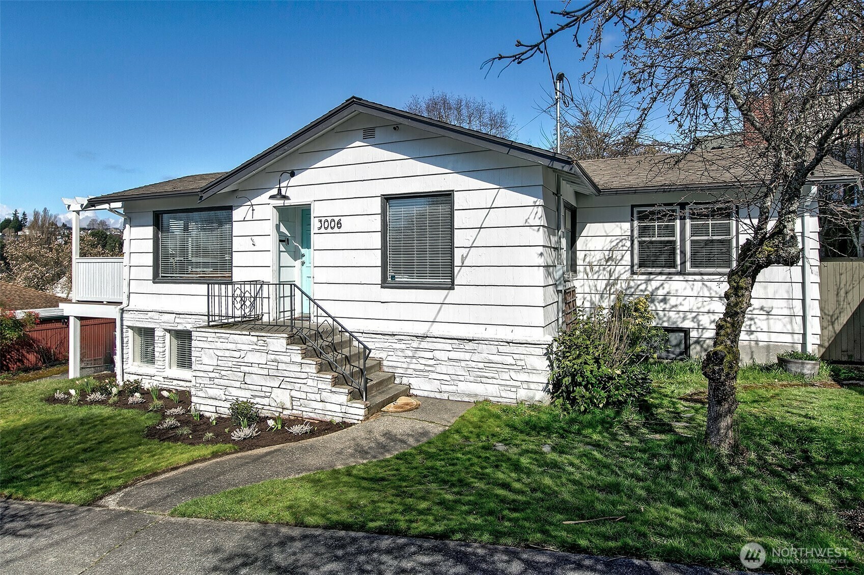 Property Photo: 3006 W Raye Street WA 98199