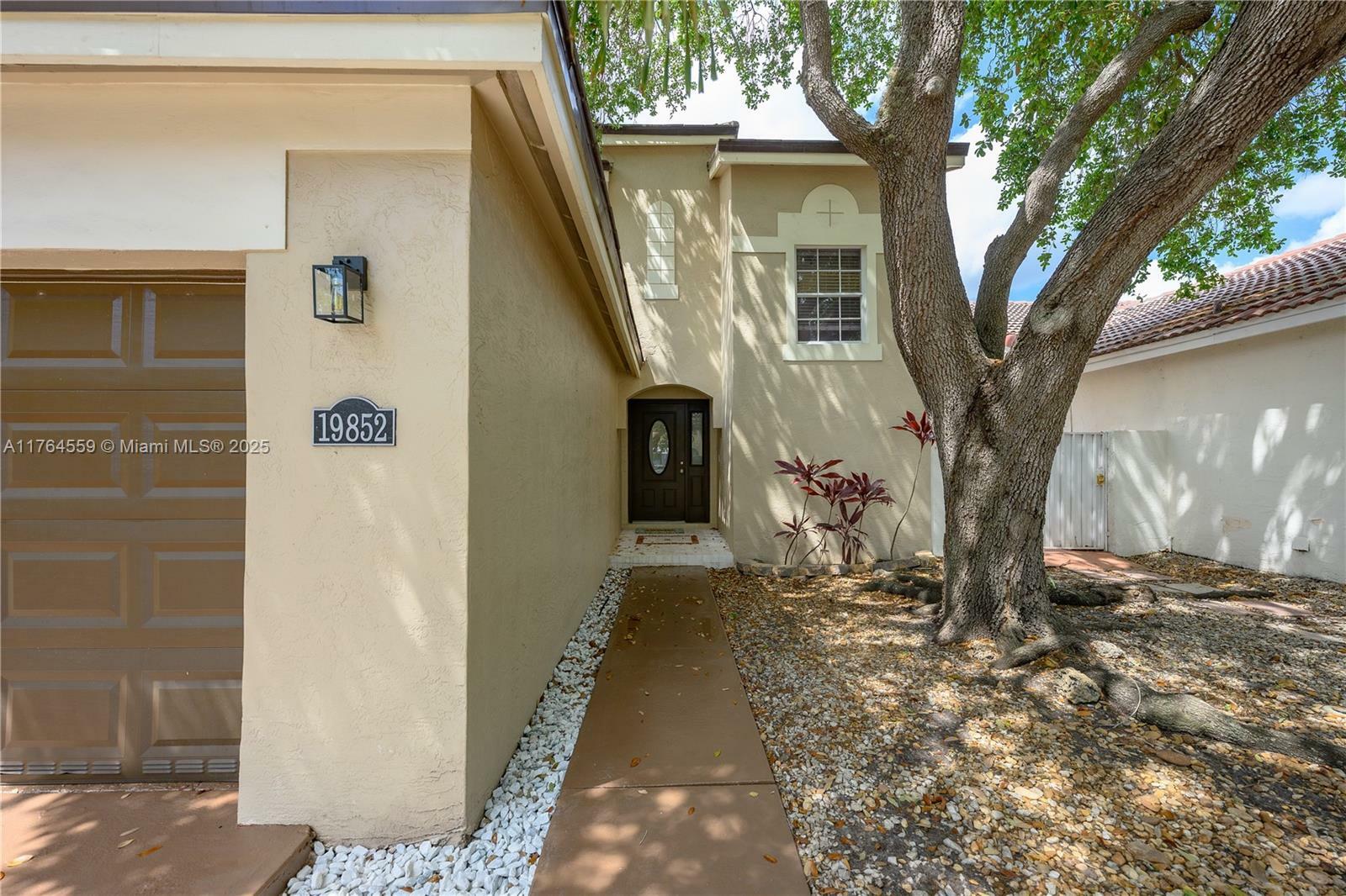 Property Photo: 19852 NW 88th Ave FL 33018