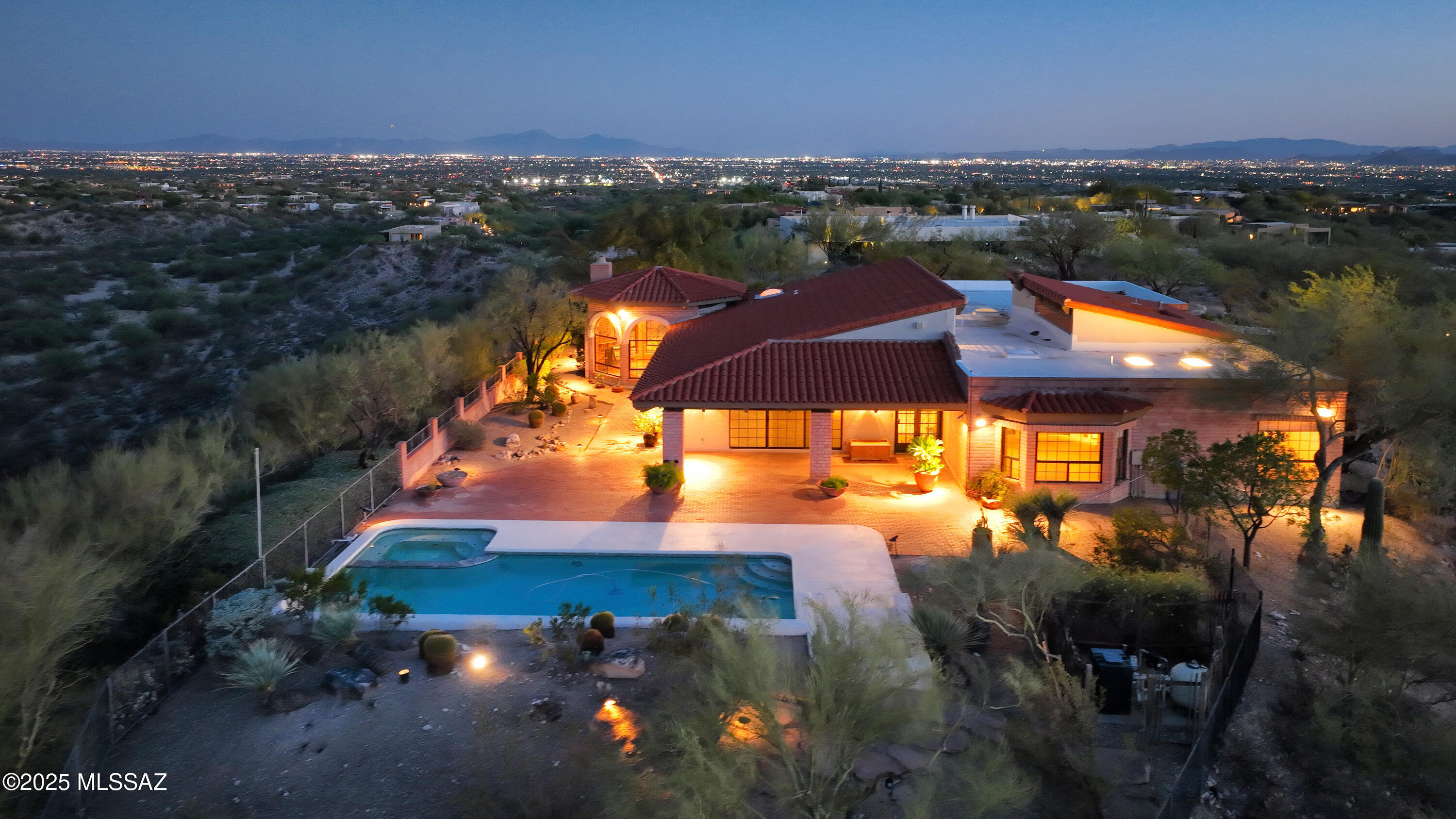 Property Photo:  5460 N Paseo Pescado  AZ 85718 