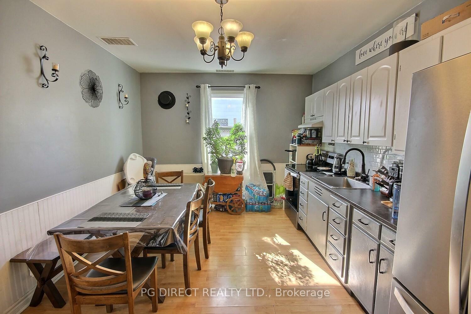 Photo de la propriété: 22 &Amp 24 Francis Street ON K8V 1S6