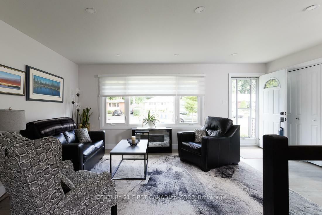 Property Photo: 82 Queenston Crescent ON N5W 1N6